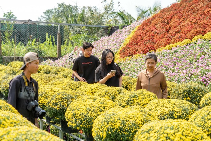 ເມືອງເອກດອກໄມ້ໃຫຍ່ທີ່ສຸດຢູ່ທາງທິດຕາເວັນຕົກພາກໃຕ້ ຫວຽດນາມ ກະກຽມຕ້ອນຮັບບຸນເຕັດ