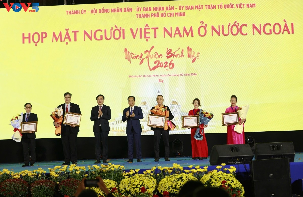 ພໍ່ແມ່ປະຊາຊົນຊາວຫວຽດນາມຢູ່ຕ່າງປະເທດເຂົ້າຮ່ວມການພົບປະລະດູບານໃໝ່ປີມະເມຍ 2026