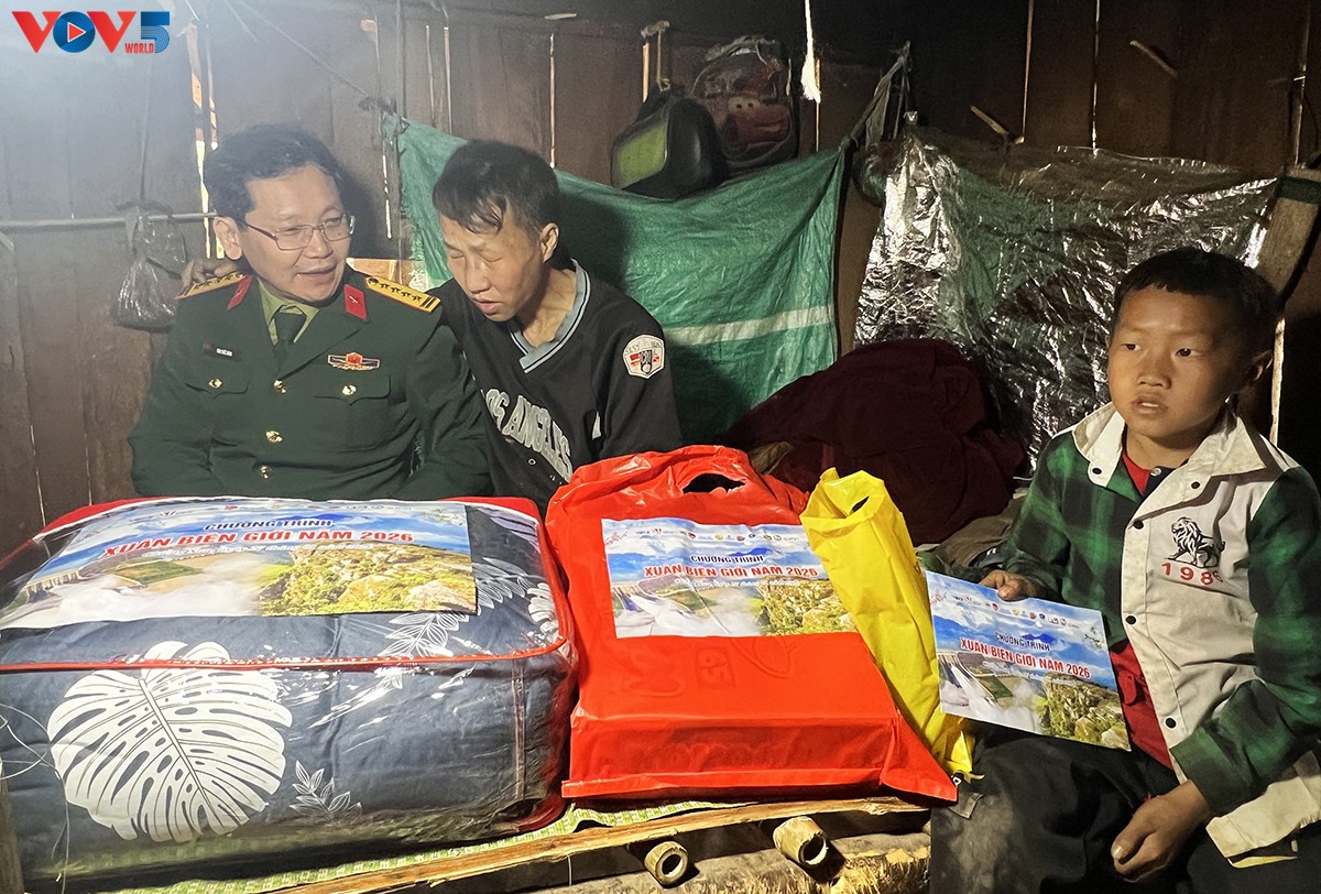 ລະດູບານໃໝ່ຢູ່ເຂດຊາຍແດນ: ເຕັມໄປດ້ວຍນ້ຳໃຈເພື່ອນຮ່ວມກົມກອງ, ນ້ຳໃຈອັນອົບອຸ່ນຂອງທະຫານ ແລະ ປະຊາຊົນ