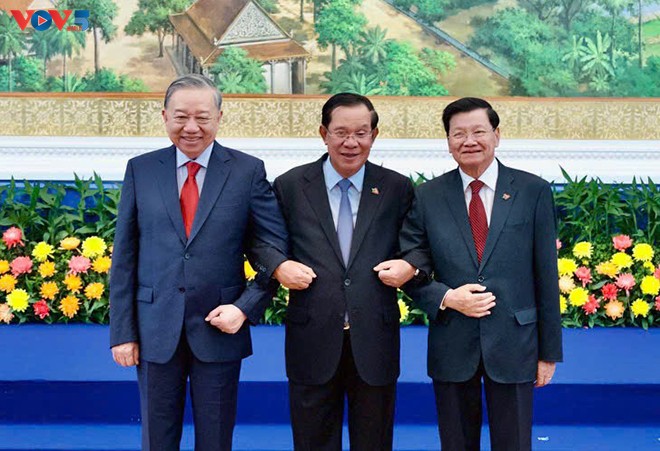 ການເດີນທາງໄປຢ້ຽມຢາມ ລາວ ແລະ ກຳປູເຈຍ ຂອງ ທ່ານເລຂາທິການໃຫຍ່ ໂຕເລິມ ເຮັດໃຫ້ການພົວພັນລະຫວ່າງ ຫວຽດນາມ ກັບ 2 ປະເທດບ້ານໃຫ້ເຮືອນຄຽງເລິກເຊິ່ງຂຶ້ນຕື່ມ