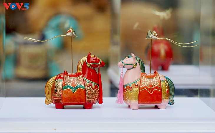 “ໂຕມ້າມາຖະໜົນ” - ຮອຍຕີນມ້າຢູ່ກາງເມືອງຫຼວງ