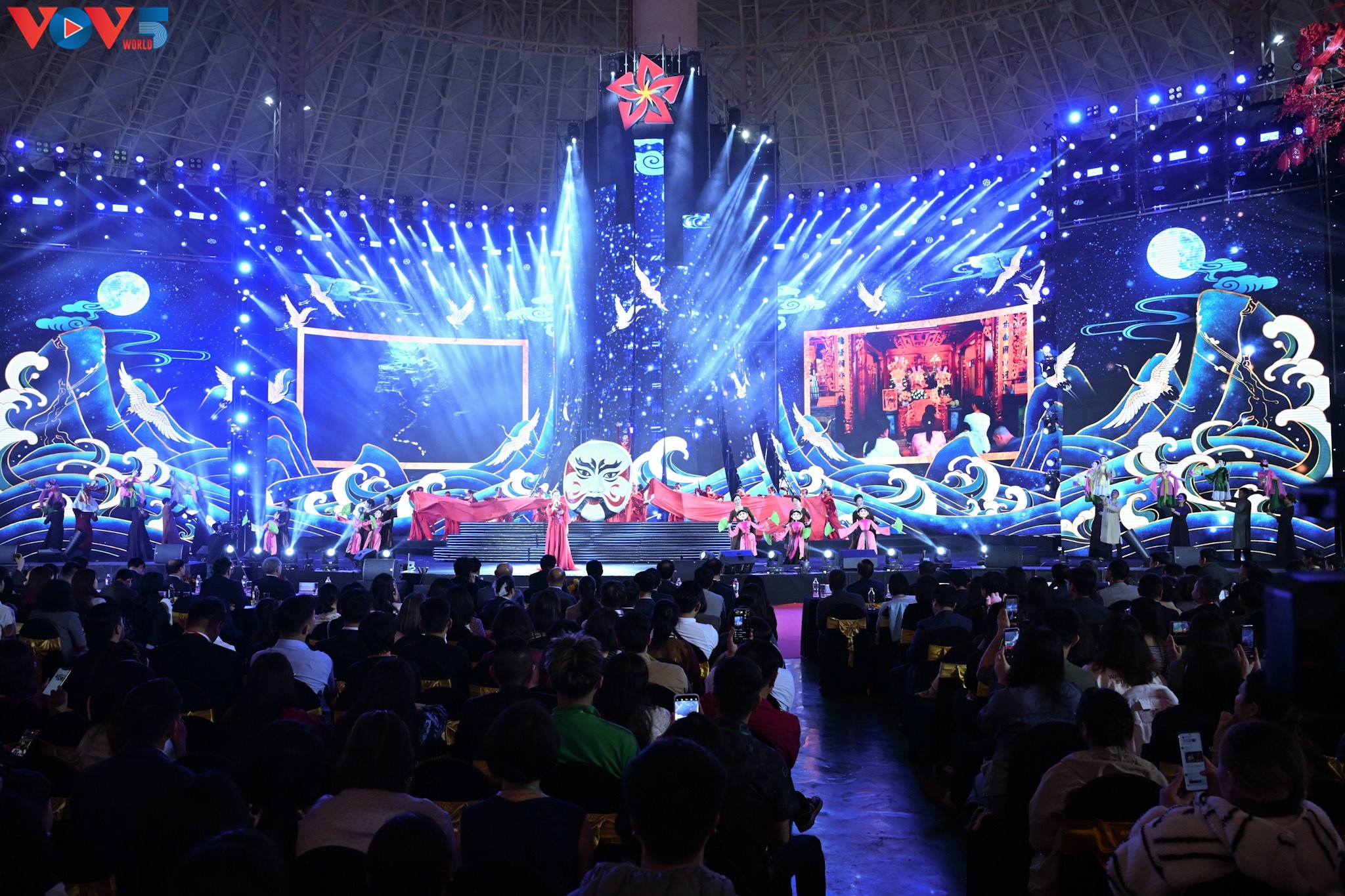 ທ່ານນາຍົກລັດຖະມົນຕີ ຟ້າມມິນຈິງ ເຂົ້າຮ່ວມພິທີອັດງານຕະຫຼາດນັດລະດູບານໃໝ່