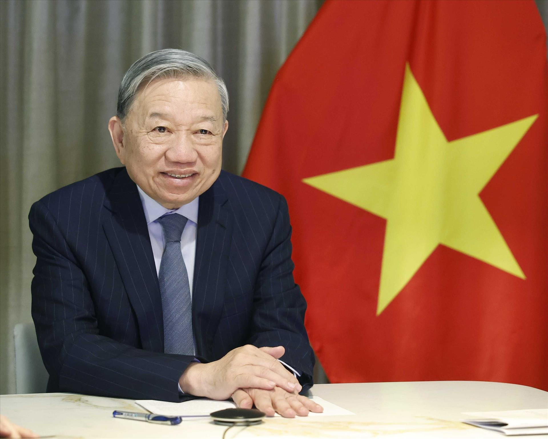 ທ່ານເລ​ຂາ​ທິ​ການ​ໃຫຍ່​ໂຕ​ເລິມ ໂອ​້​ລົມ​ທາງ​ໂທ​ລະ​ສັບ​ກັບ​ບັນ​ດາ​ສະ​ມາ​ຊິ​ກ​ສະ​ພາ​ສູງ ອາ​ເມ​ລິ​ກາ