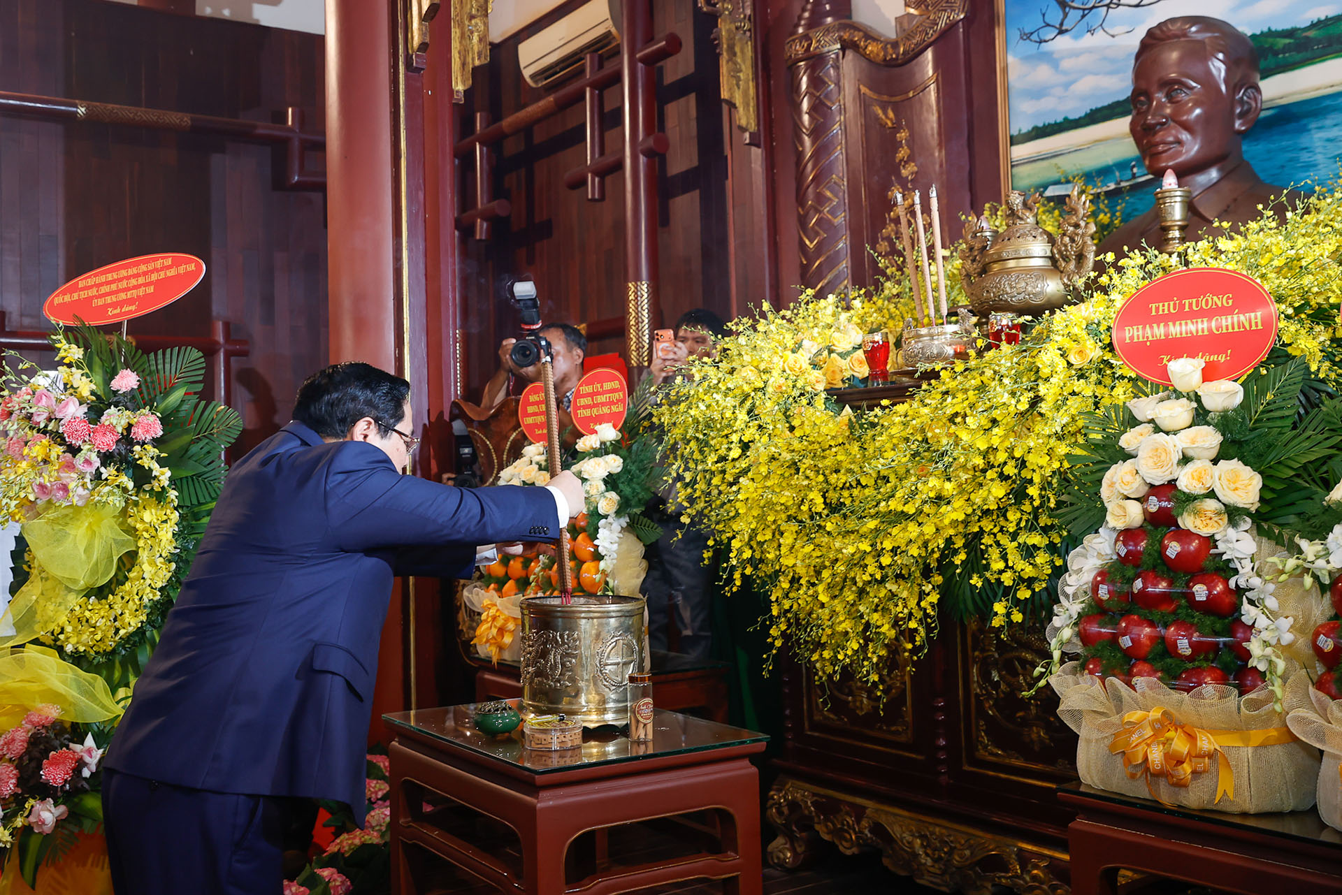 ທ່ານນາຍົກລັດຖະມົນຕີ ຟ້າມວັນດົ່ງ ດ້ວຍບັນດາບົດຮຽນອັນລ້ຳຄ່າໃນວິວັດການພັດທະນາປະເທດຊາດ