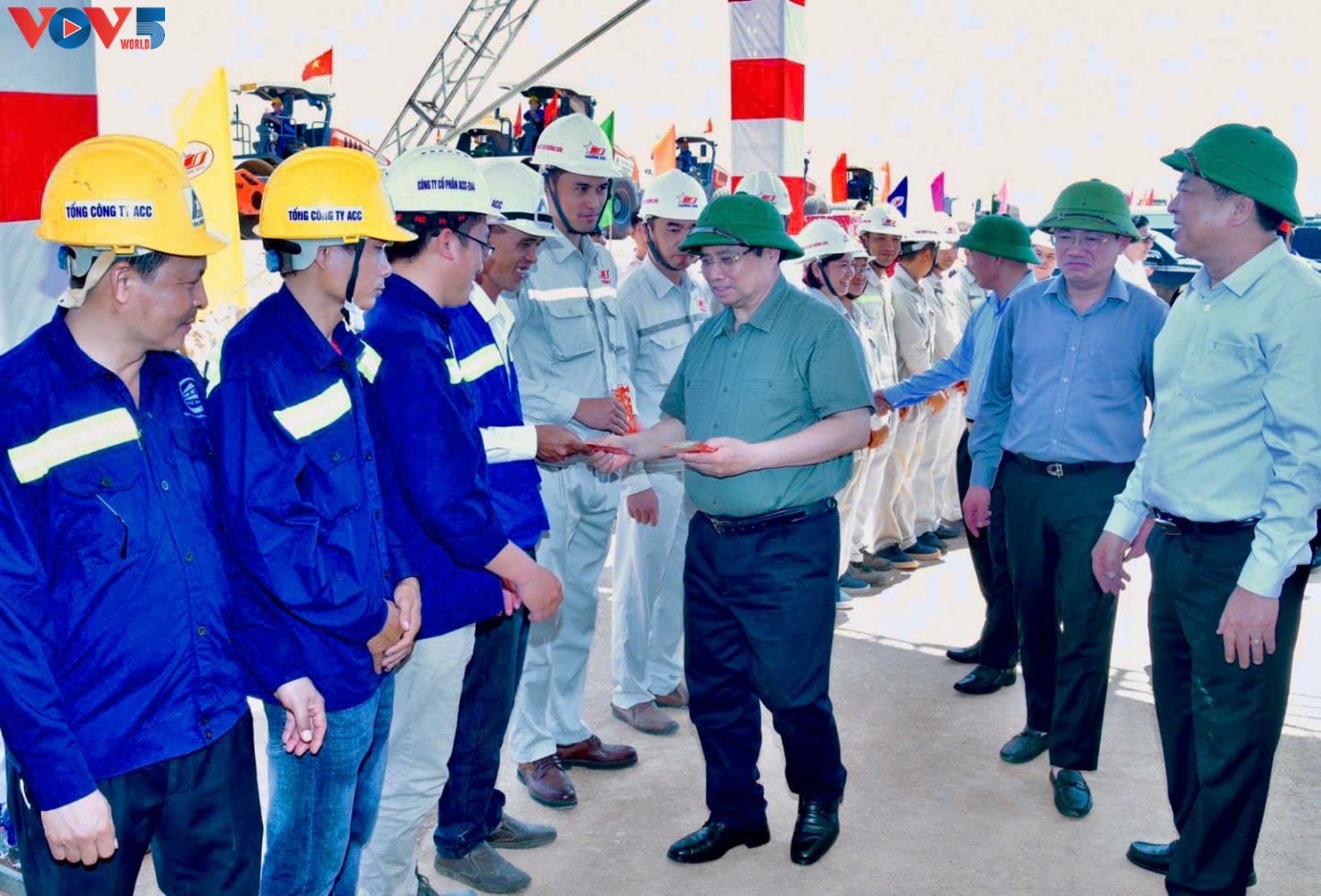 ທ່ານນາຍົກລັດຖະມົນຕີ ຟ້າມມິນຈິງ ໄປກວດກາບັນດາໂຄງການຄົມມະນາຄົມຈຸດສຸມຢູ່ເຂດພາກກາງ