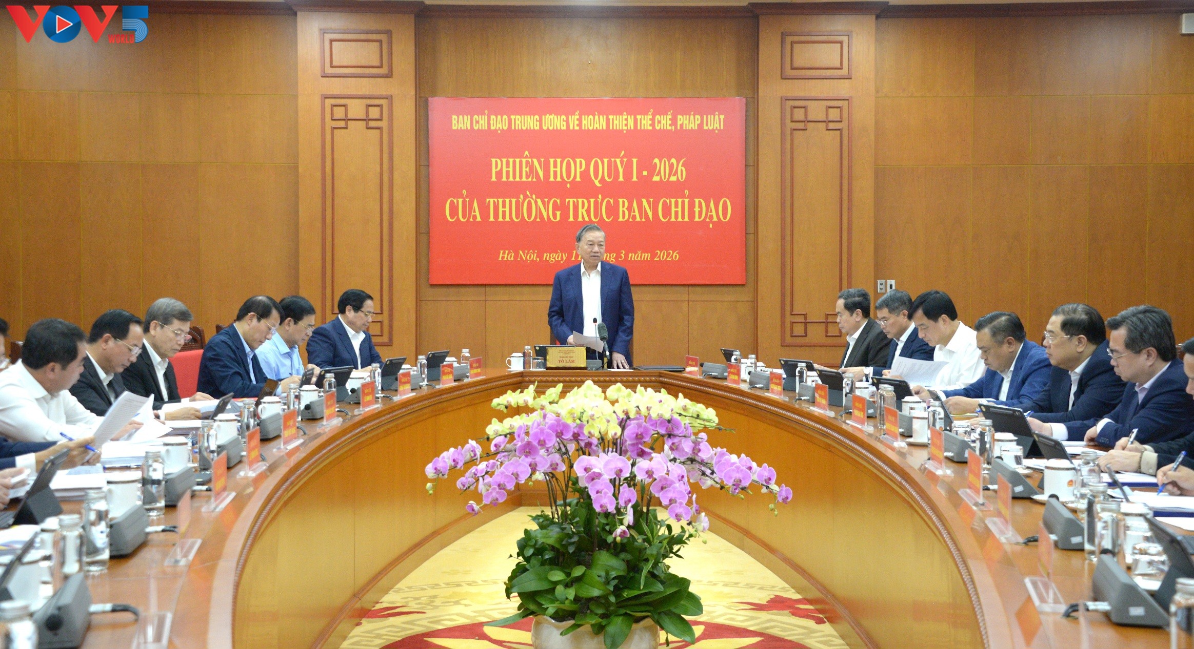 ສືບຕໍ່ຫັນບັນດາແຜນນະໂຍບາຍຂອງພັກກ່ຽວກັບການພັດທະນາເສດຖະກິດເອກະຊົນເປັນລະອຽດ ແລະ ເປັນລະບອບລະບຽບການ