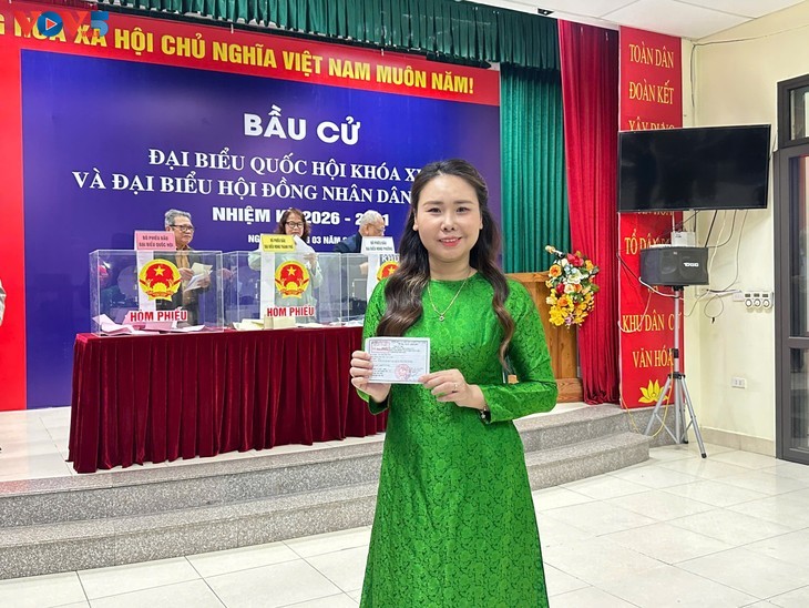 ຊາວ ຫວຽດ​ນາມ ອາ​ໄສ ຢູ່​ຕ່າງ​ປະ​ເທດ ມຸ່ງ​ໄປ​ເຖິງ “ວັນ​ບຸນ​ຂອງ​ປະ​ເທດ​ຊາດ”, ຝາກ​ຝັງ​ຄວາມ​ເຊື່ອ​ໝັ້ນ​ຜ່ານ​ບັດ​ເລືອກ​ຕັ້ງ