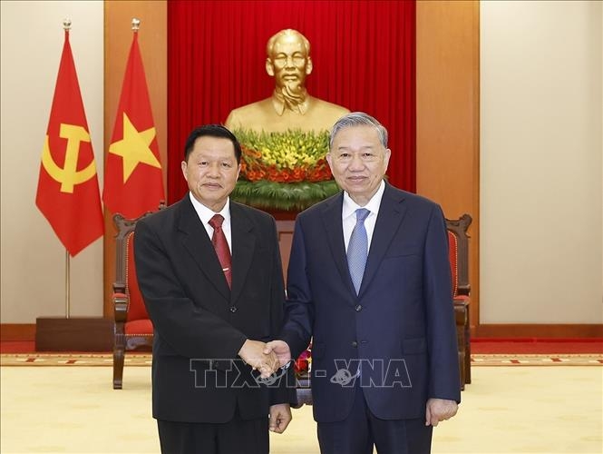 ເລ​ຂາ​ທິ​ການ​ໃຫຍ່ ໂຕ​ເລິມ ຕ້ອນ​ຮັບ​ທ່ານ​ລັດ​ຖະ​ມົນ​ຕີ​ກະ​ຊວງ​ປ້ອງກັນຄວາມສະຫງົບ  ລາວ