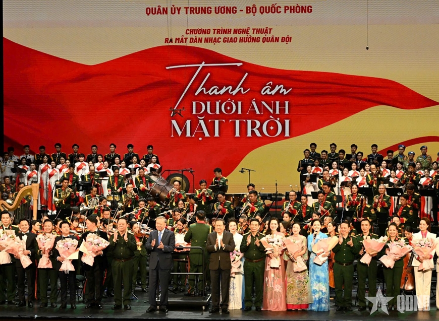 ທ່ານ​ເລ​ຂາ​ທິ​ການ​ໃຫຍ່ ໂຕ​ເລິມ ເຂົ້າ​ຮ່ວມ​ລາຍ​ການ​ສະ​ແດງ​ສິ​ລະ​ປະ “ສຽງດົນ​ຕີ​ພາຍ​ໃຕ້​ແສງ​ຕາ​ເວັນ”