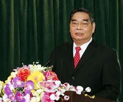 Politbüromitglied Le Hong Anh besucht Dien Bien