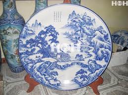 Unternehmerin zeigt Enthusiasmus für die Keramikproduktion