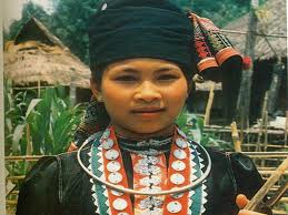 Musiktalent Luong Thi Vinh aus der Khomu-Volksgruppe