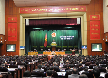 Abgeordnete diskutieren neue Verfassung und Einkommenssteuergesetz