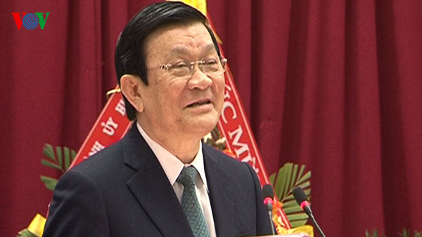 Staatspräsident Truong Tan Sang spricht mit Studenten in Danang