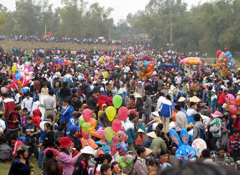 Der Chuộng-Markttag: Treffpunkt für das Gebet zum Glück