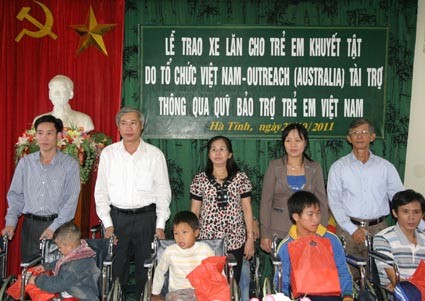 Australien schenkt Rollstühle für vietnamesische Agent Orange-Opfer