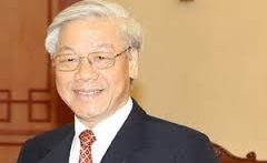 KPV-Generalsekretär Nguyen Phu Trong trifft Bürger von Hanoi