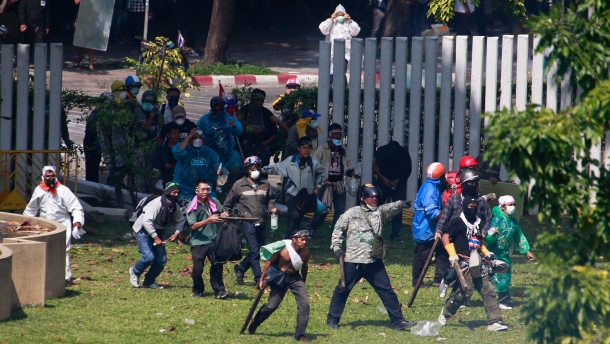 Militär soll Wahlen in Thailand absichern
