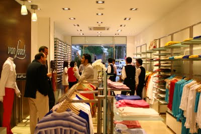 Der deutsche Hemdenhersteller Van Laack in Hanoi