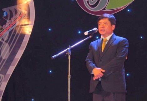 Kunstschaffende auf Tour anläßlich des 60. Jahrestages des Sieges von Dien Bien Phu