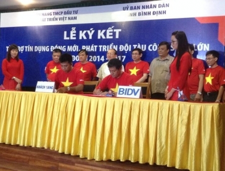 Unternehmen unterstützen Fischer beim Fischfang weit entfernt vom Festland