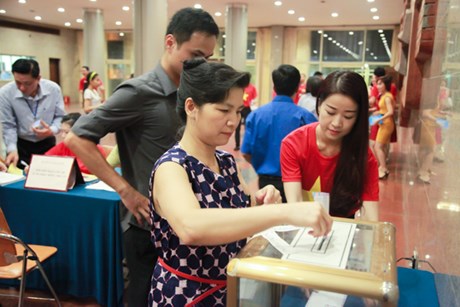 Freundschaftsgesellschaften in Ho Chi Minh Stadt interessieren sich für Meere und Inseln