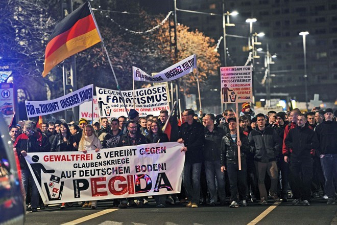 Zehntausende Deutsche gegen PEGIDA-Bewegung
