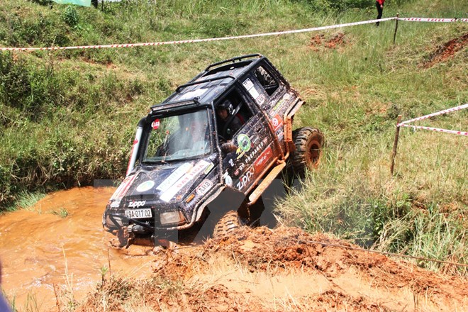 Binh Duong: Start des internationalen Geländewagen-Rennen RFC Vietnam 2015