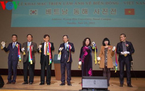 Fotoausstellung in Südkorea über künstlichen Ausbau der Inseln im Ostmeer duch China