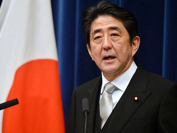 Japans Premierminister Shinzo Abe telefoniert mit Russlands Präsident Wladimir Putin