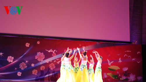 Vietnamesen in Frankreich feiern Tetfest