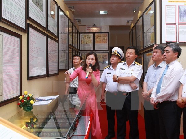 Ausstellung über Hoang Sa und Truong Sa bei der vietnamesischen Marine
