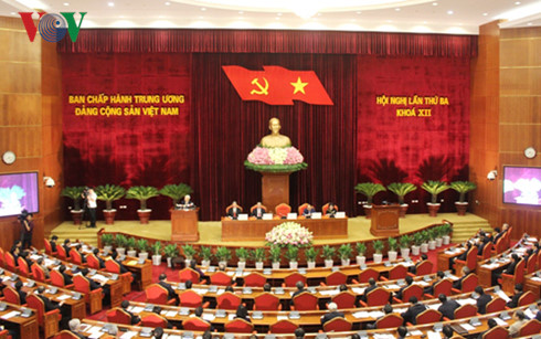 Erster Tag der ZK-Sitzung in Hanoi