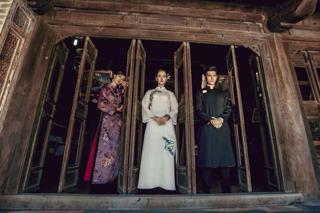 Vietnamesische Ao Dai-Tracht und Volksmusik im Kunstpalast in Paris