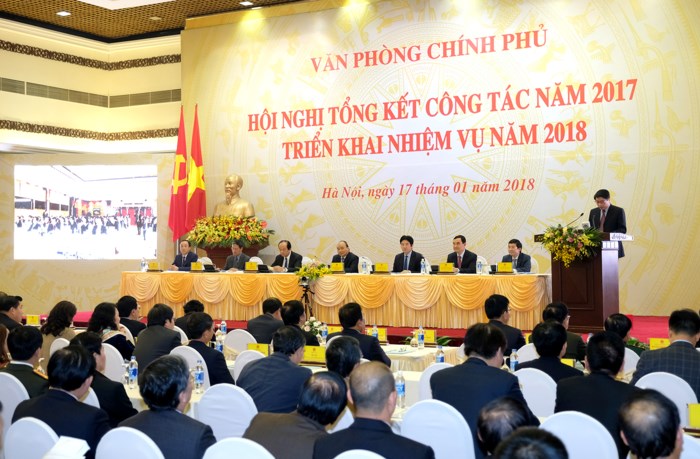 Premierminister Nguyen Xuan Phuc nimmt an Bilanzkonferenz des Regierungsbüros teil
