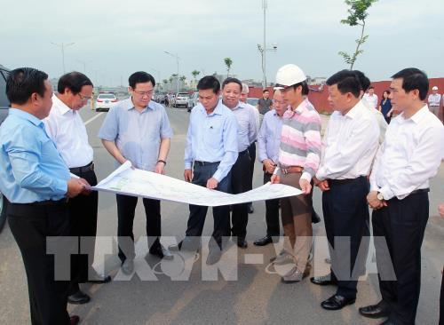 Vizepremierminister Vuong  Dinh Hue besucht Hai Phong