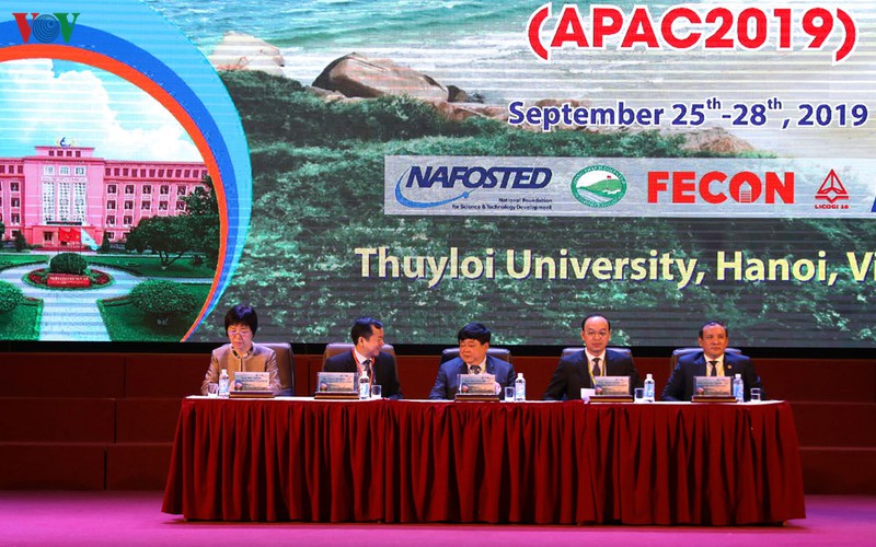 Teilung der Interessen zur Prävention vor Bodenerosion und Erdrutschen an der Küste