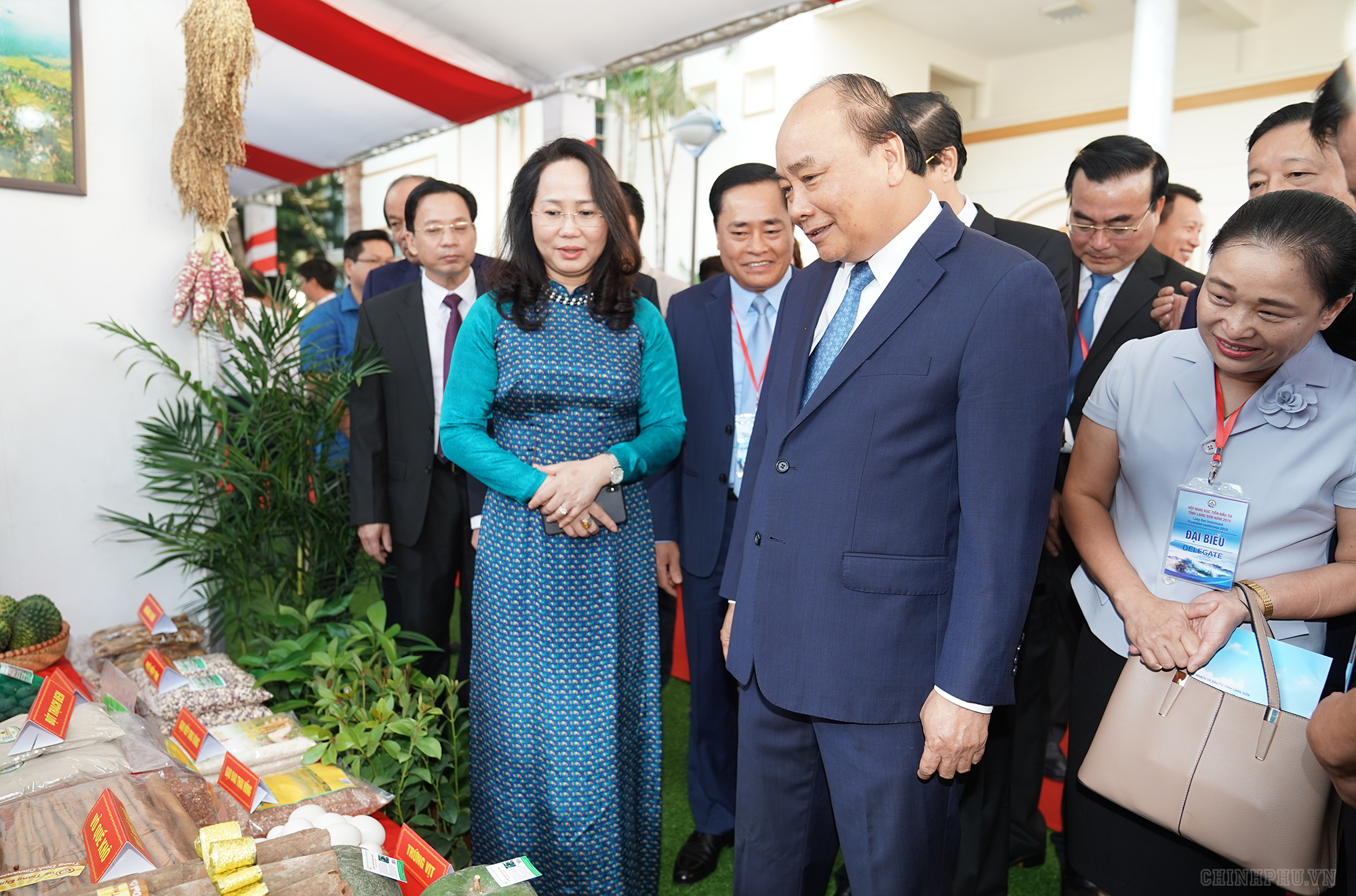 Premierminister Nguyen Xuan Phuc nimmt an Investitionskonferenz in Lang Son teil