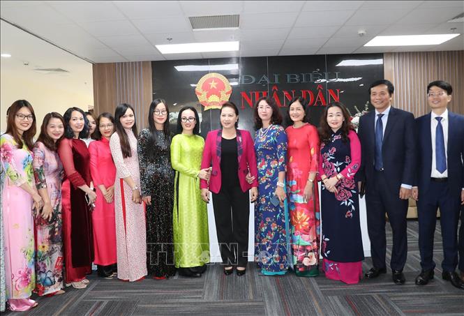 Parlamentspräsidentin Nguyen Thi Kim Ngan nimmt am 10. Jahrestag der Umbenennung zur Zeitung der “Volksvertretung” teil