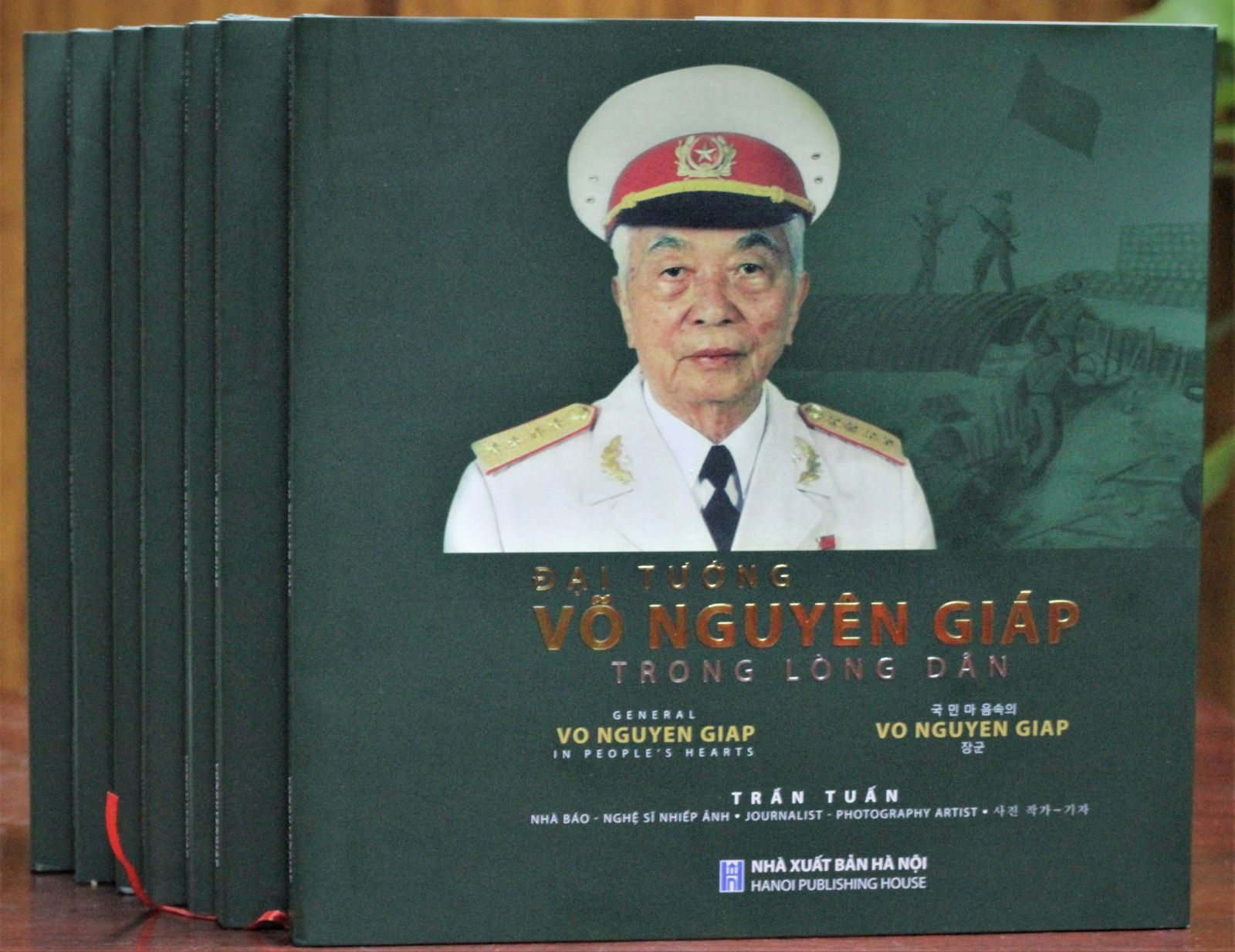 Premiere des Buches “General Vo Nguyen Giap im Herzen der Bevölkerung“