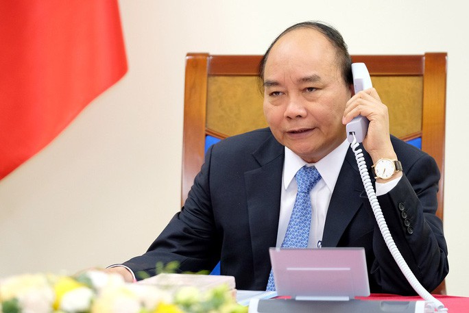 Premierminister Nguyen Xuan Phuc telefoniert mit seinem chinesischen Amtskollegen