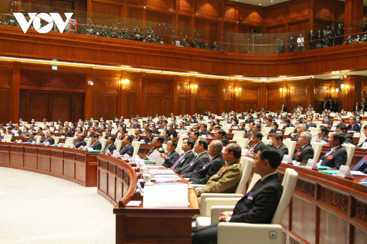 Vietnamesische Spitzenpolitiker gratulieren laotischen Amtskollegen