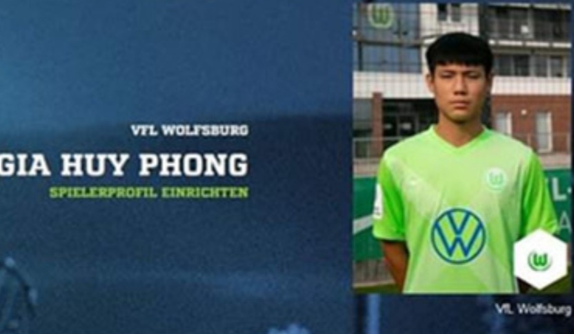 Junger Fußballspieler mit vietnamesischer Abstammung spielt bei U19-Mannschaft des VfL Wolfsburg