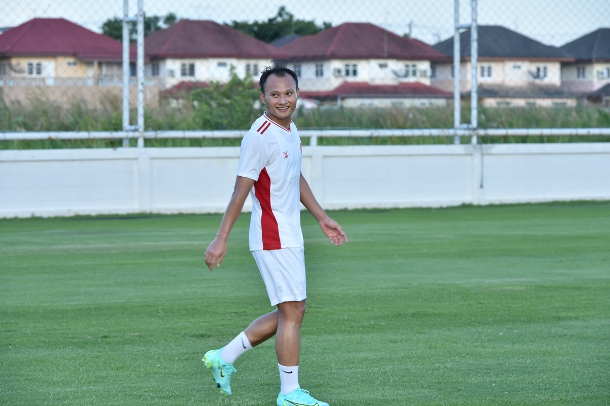 Trong Hoang lässt seine Goldmedaille für umgerechnet fast 7500 Euro versteigern