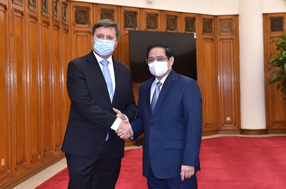 Polen schenkt und überlässt Vietnam 3,5 Millionen Impfstoff-Dosen gegen COVID-19