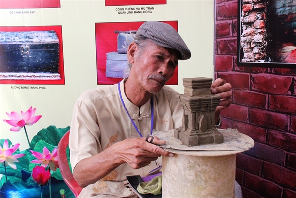 Erhaltung der Cham-Keramik