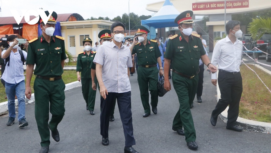 Vizepremierminister Vu Duc Dam überprüft COVID-19-Bekämpfung in Binh Duong