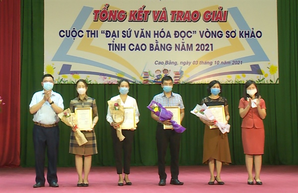 Preisverleihung an Wettbewerb der Botschafter der Lesekultur in Cao Bang 2021