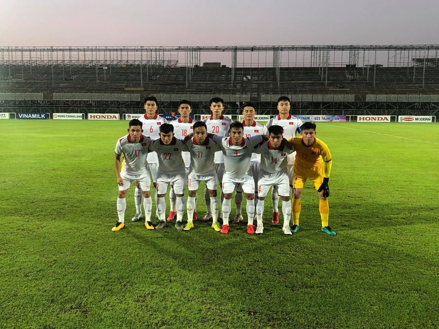 Freundschaftsspiel: Fußballmannschaft der U23 Vietnams gegen U23 Tadschikistan 1:1