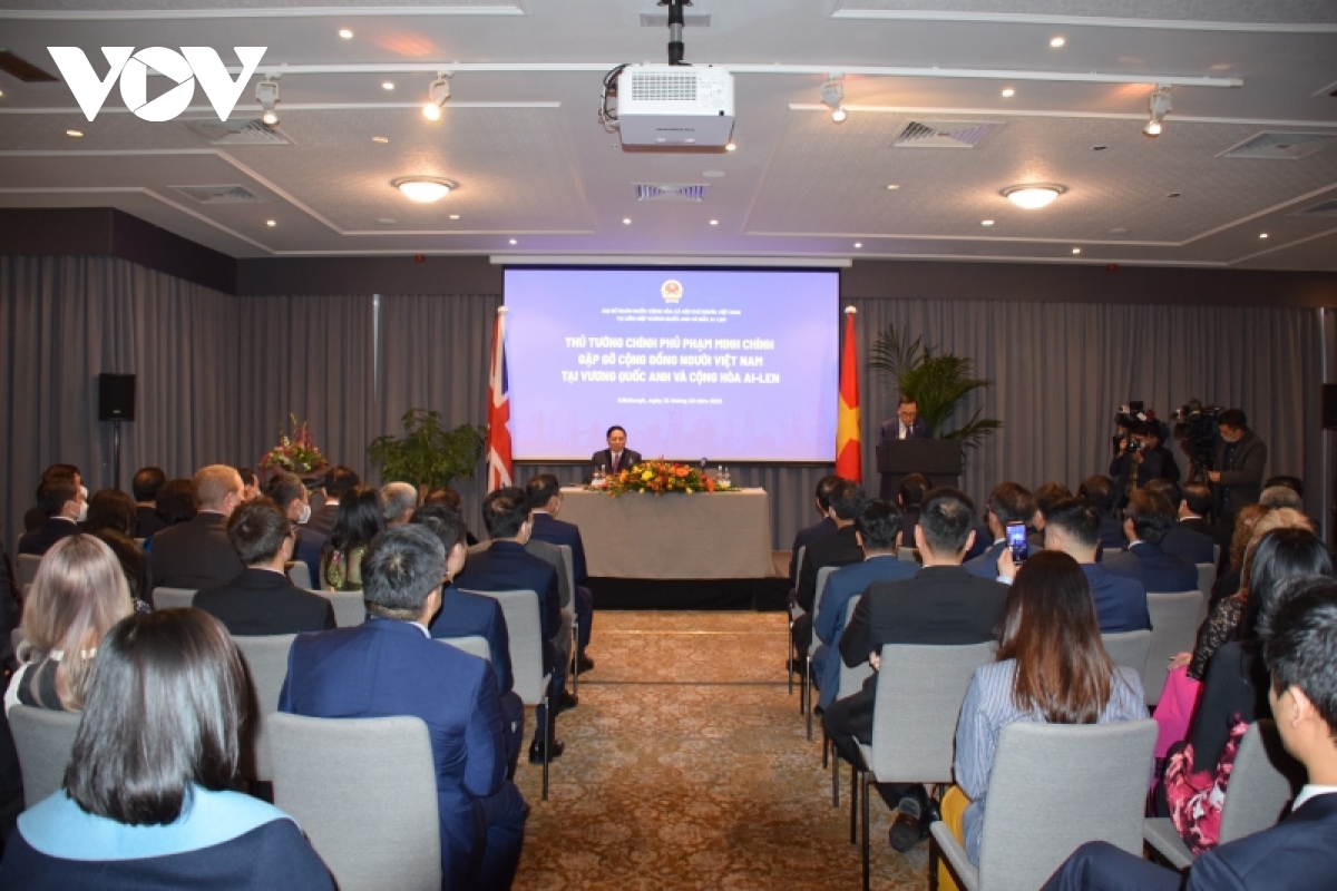Premierminister Pham Minh Chinh trifft Vietnamesen in Großbritannien und Nordirland